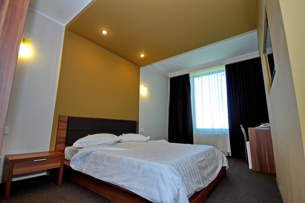 Hotel Eden ทูลเซีย ห้อง รูปภาพ